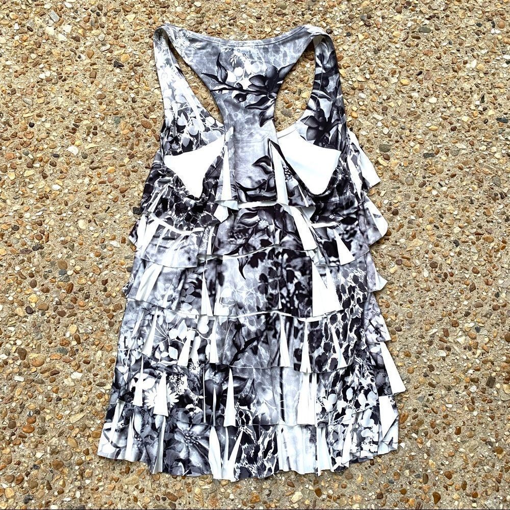 XXI Black & White Floral Ruffled Racerback Tank M - Picture 7 of 7